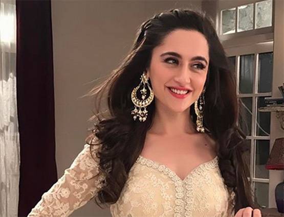 ये खूबसूरत टीवी एक्ट्रेस हिना खान को नहीं लगती सुंदर