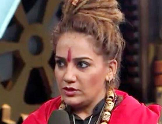 Bigg Boss की एक्‍स कंटेस्‍टेंट को धमकी, बताया- स्‍वामी ओम की पत्‍नी