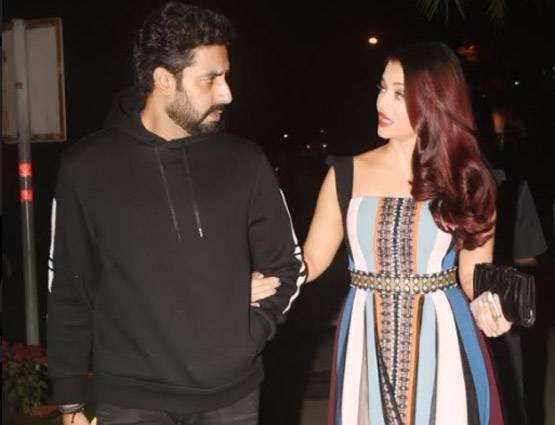 अभिषेक को जाने नहीं देना चाहती ऐश्वर्या, यूं हाथ थामे नजर आईं