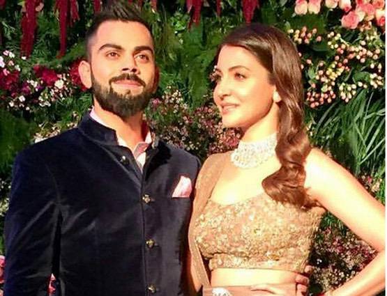 विराट का जबरा श्रीलंकन फैन, रिसेप्शन में कपल के साथ आया नजर