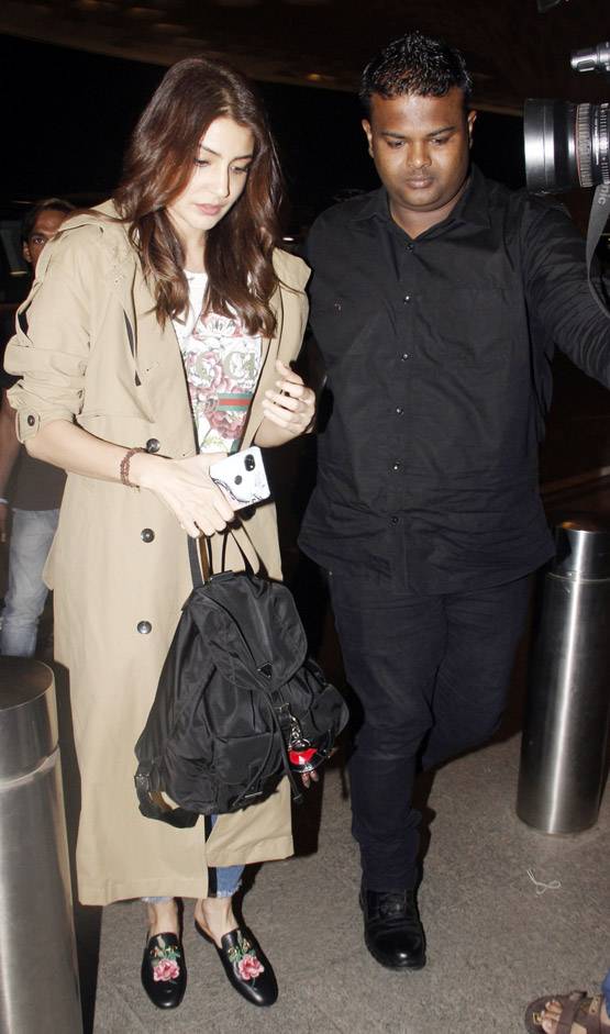 विराट की दुल्हन बनने जा रही हैं अनुष्का शर्मा? ये तस्वीरें हैं सबूत