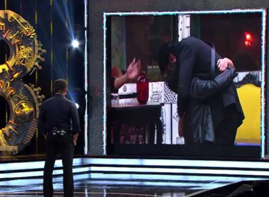 Bigg Boss के इस सरप्राइज से इमोशनल हुए हितेन, PHOTOS