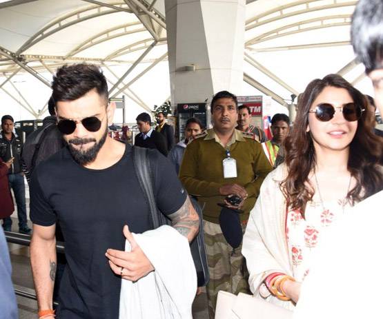 रिसेप्शन के बाद मुंबई पहुंचे विराट और अनुष्का, देखें PHOTOS
