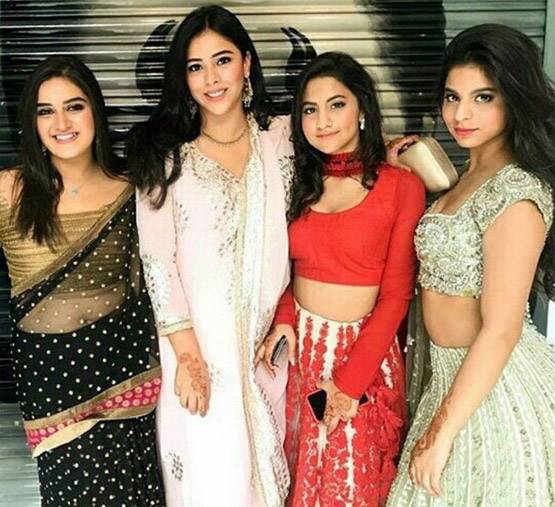 Photo: कजिन की शादी में दिखा सुहाना का देसी अवतार