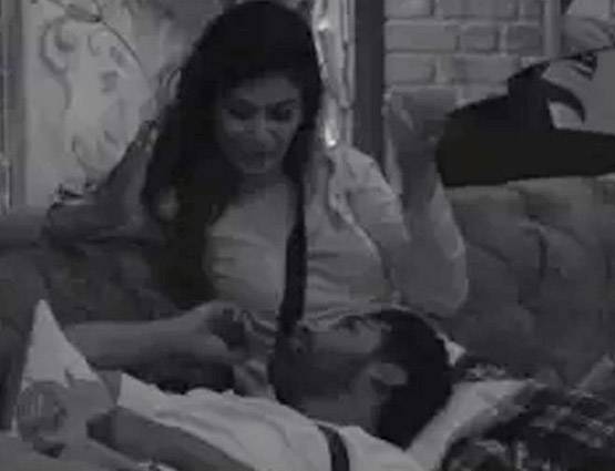 Bigg Boss में पुनीश-बंदगी ने शेयर की एक बेड और रजाई, घरवाले हैरान
