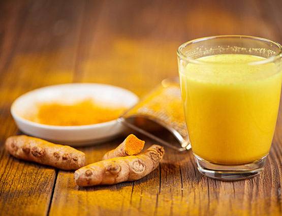 फिटनेस और अच्छी नींद के लिए रोजाना पिएं हल्दी वाला दूध