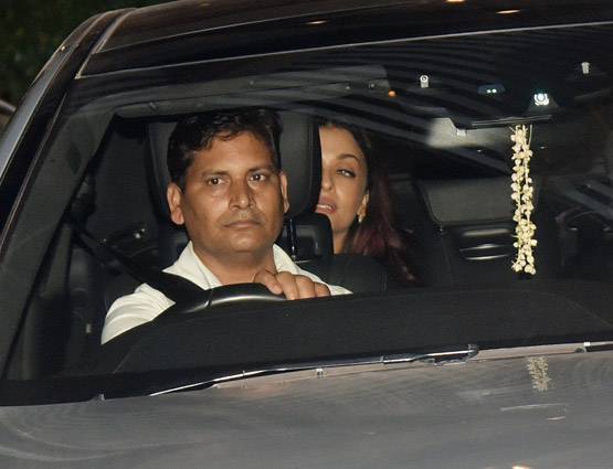 अंबानी की डिनर पार्टी: लाखों की ड्रेस पहन कर पहुंचीं ऐश्वर्या