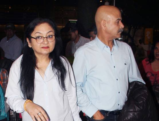 PHOTOS: मुंबई लौटा अनुष्का का परिवार, लेकिन कहां हैं VIRUSHKA