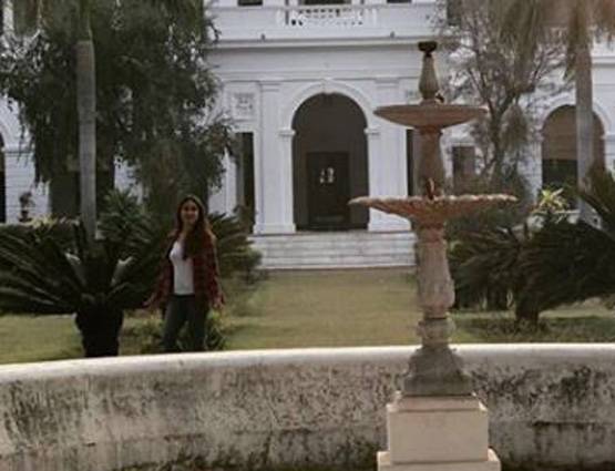 पटौदी पैलेस में तैमूर का नवाबी लुक, खान परिवार संग दिखे 'कपूर्स'