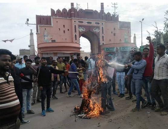 सलमान पर भड़के लोग, 'टाइगर जिंदा है' के शो में तोड़फोड़