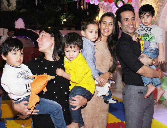 क्रिसमस पार्टी में सैंटा बनकर पहुंची एकता कपूर