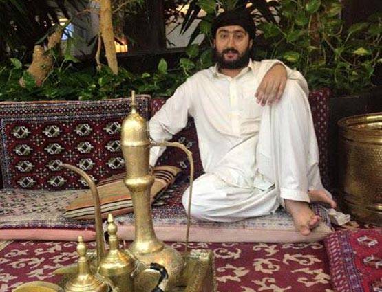 गोल्ड, हथियार, जंगली चीते... पाक के जफर का शाही अंदाज़ देख दंग रह जाएंगे