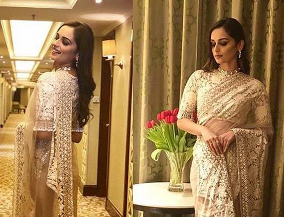 फैमिली के साथ हॉलीडे पर हैं मिस वर्ल्ड मानुषी, देखें PHOTOS