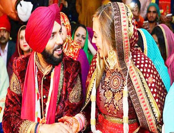 विराट ही नहीं, ये क्रिकेटर्स भी बॉलीवुड एक्ट्रेस से हुए क्लीन बोल्ड