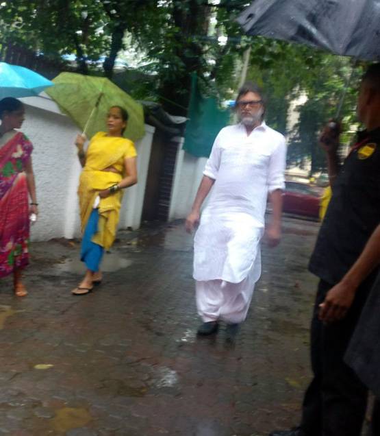 PHOTOS: शशि कपूर के अंतिम दर्शन को पहुंचे ये बॉलीवुड सितारे