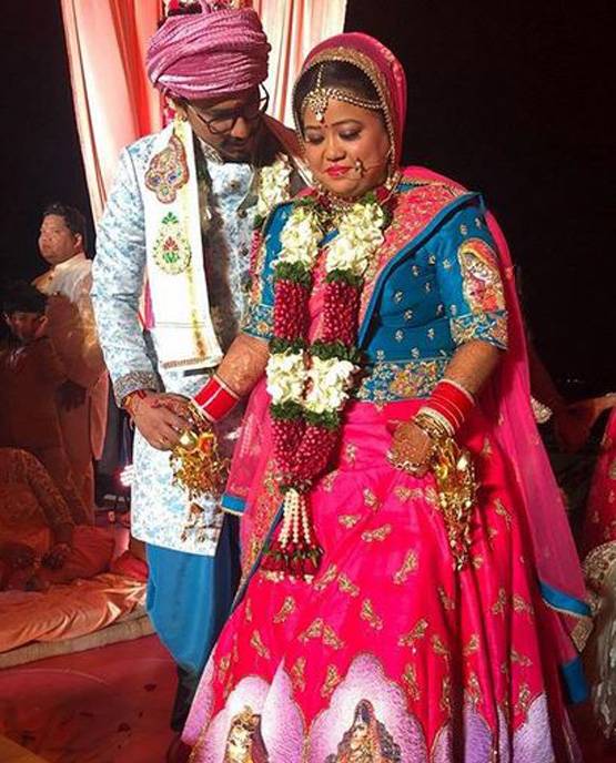 शादी के बाद की पहली PHOTOS, पति संग यूं एन्जॉय कर रही हैं भारती