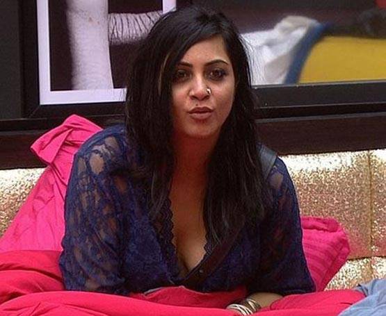 बिग बॉस में अजीबोगरीब टास्क: अर्शी प्रेग्नेंट, प्रियांक ने पहनी बिकिनी