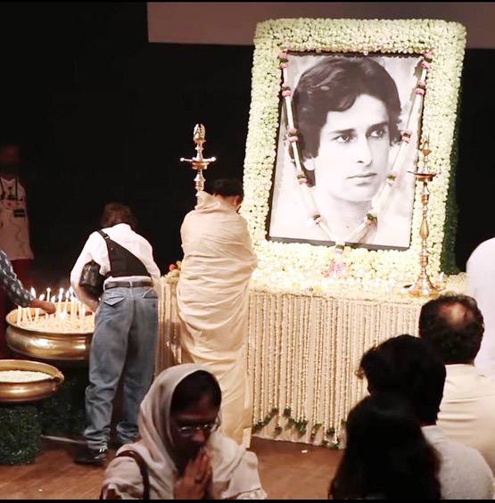 शशि कपूर के प्रेयर मीट में रोने लगी थीं रेखा, सामने आया वीडियो