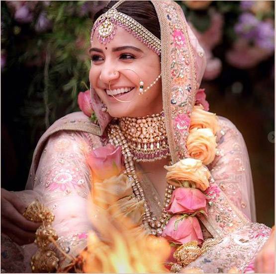 विराट के हनीमून की पहली फोटो, अनुष्का ने लिखा- स्वर्ग में हूं