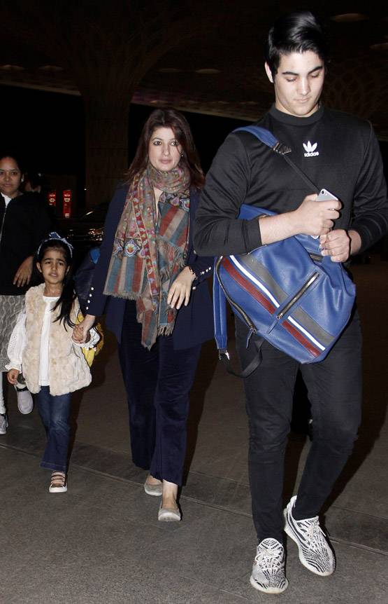 परिवार संग हॉलीडे पर निकले अक्षय, कहा- सलमान के साथ केसरी हो नहीं पाई