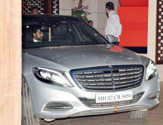 अंबानी की डिनर पार्टी: लाखों की ड्रेस पहन कर पहुंचीं ऐश्वर्या