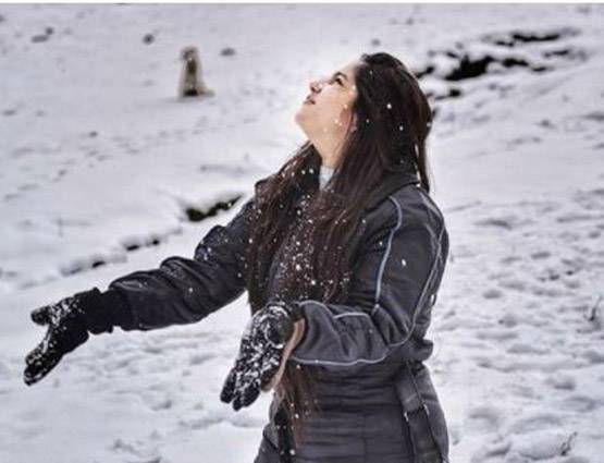 PHOTOS बर्फबारी से 'जन्‍नत' बना मनाली, सफेद चादर में ढके पहाड़