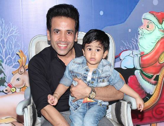 क्रिसमस पार्टी में सैंटा बनकर पहुंची एकता कपूर