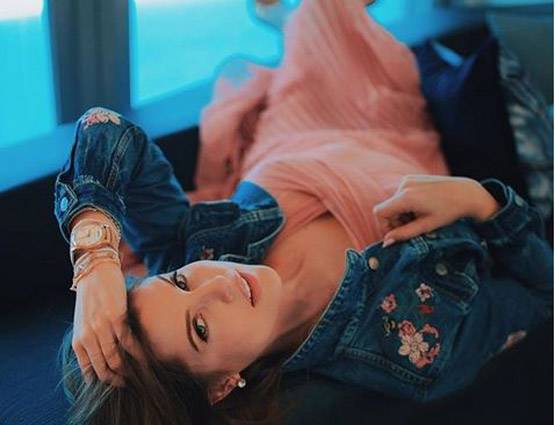 'तंगी' से जूझ रही है ये मॉडल, शाहरुख-सलमान से मांग रही काम