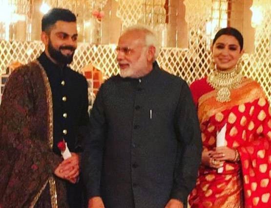 लंबा सिंदूर, लाल जोड़ा, सिर से पांव तक दिखा अनुष्का का 'विराट' लुक