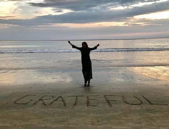 रितिक की राखी सिस्टर की BIKINI PHOTOS वायरल