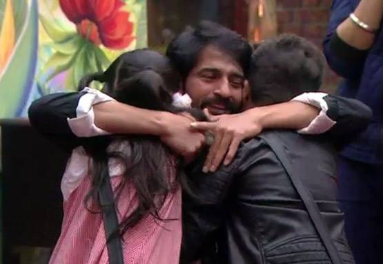 Bigg Boss के इस सरप्राइज से इमोशनल हुए हितेन, PHOTOS
