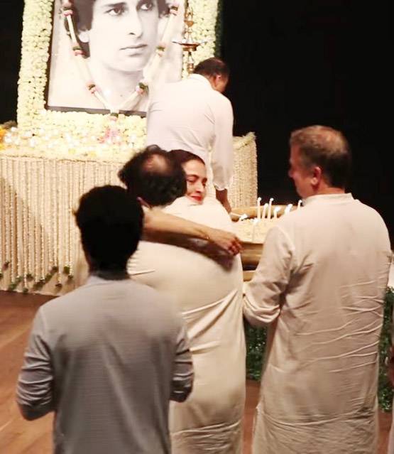 शशि कपूर के प्रेयर मीट में रोने लगी थीं रेखा, सामने आया वीडियो