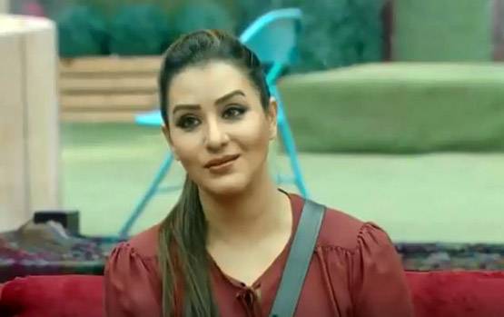 Bigg Boss: अर्शी खान पर फिर फूटा सलमान का गुस्सा, देखें तस्वीरें