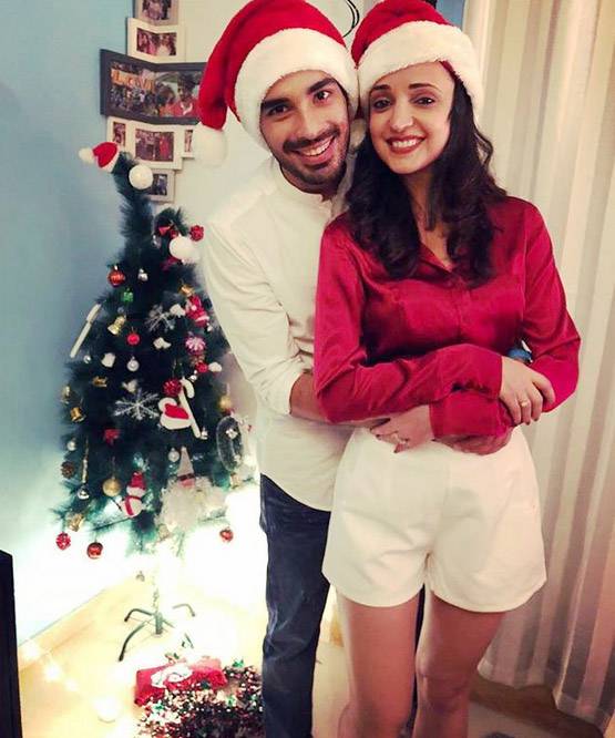 दिव्यांका त्रिपाठी ने ऐसे मनाया क्रिसमस, दूसरे सिलेब्स ने भी की पार्टी