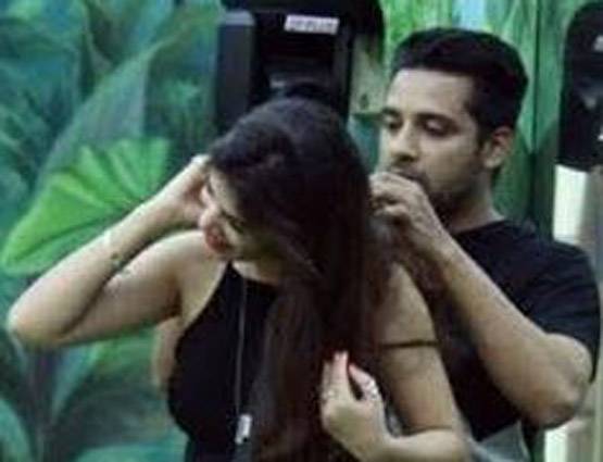 Bigg Boss में पुनीश-बंदगी ने शेयर की एक बेड और रजाई, घरवाले हैरान