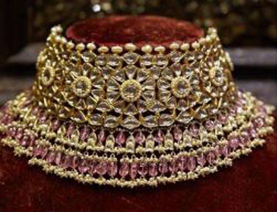 32 दिन में 67 कारीगरों ने बनाया अनुष्का का लहंगा