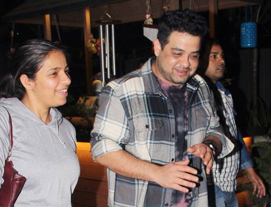 PHOTOS: मुंबई लौटा अनुष्का का परिवार, लेकिन कहां हैं VIRUSHKA