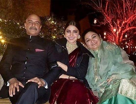 शनि मंदिर के पुजारी ने कराई विराट-अनुष्का की शादी