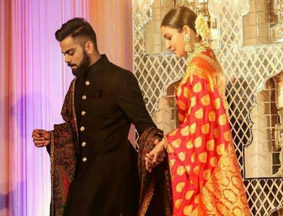 लंबा सिंदूर, लाल जोड़ा, सिर से पांव तक दिखा अनुष्का का 'विराट' लुक