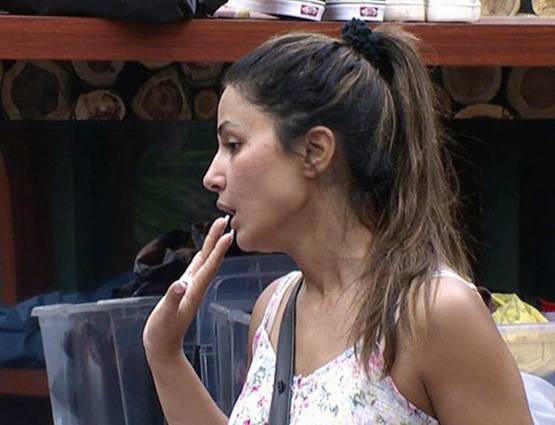 Bigg Boss की एक्‍स कंटेस्‍टेंट को धमकी, बताया- स्‍वामी ओम की पत्‍नी