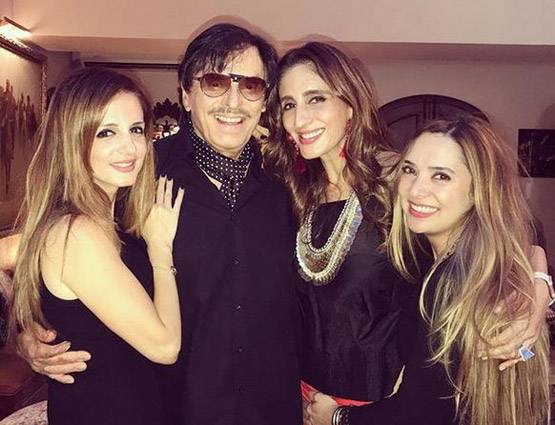 रितिक की राखी सिस्टर की BIKINI PHOTOS वायरल