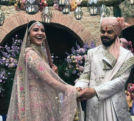 शादी के बाद हनीमून के लिए पहुंचे विराट-अनुष्का, ये है डेस्टिनेशन!