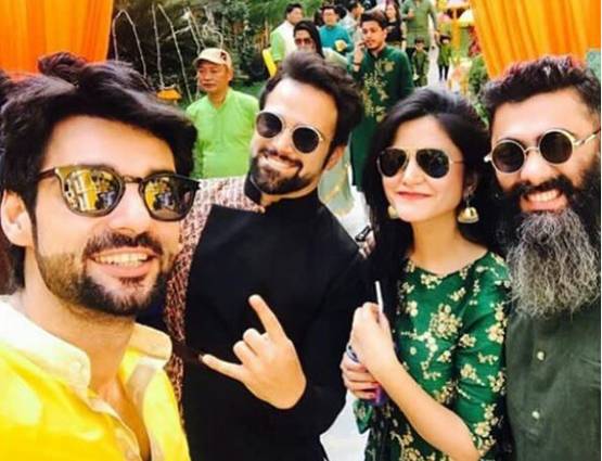 अपनी मेहंदी में जमकर नाचीं भारती सिंह, देखें सेरेमनी की Inside PHOTOS