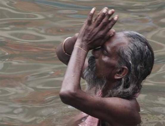 मोदी के मंत्री की हिंदुओं को सलाह, गंगा में ना करें अस्थि विसर्जन