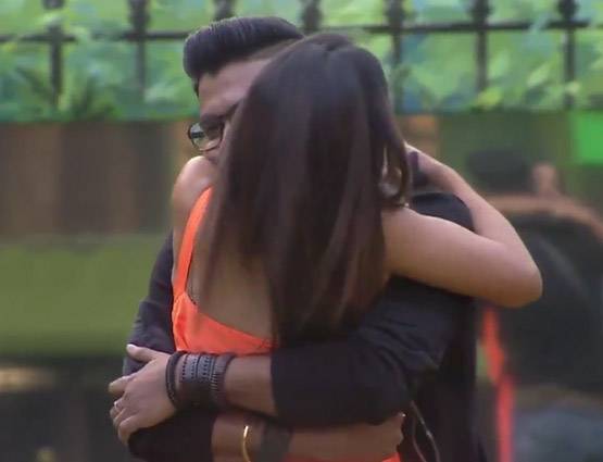 Bigg Boss में इमोशनल ट्विस्ट: बॉयफ्रेंड से मिलीं हिना-बंदगी