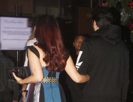 अभिषेक को जाने नहीं देना चाहती ऐश्वर्या, यूं हाथ थामे नजर आईं