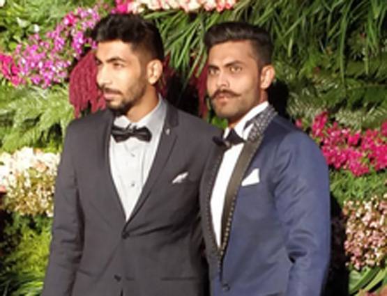 Photos: रिसेप्शन में विराट की मां-भाभी-भैया का ऐसा दिखा अंदाज