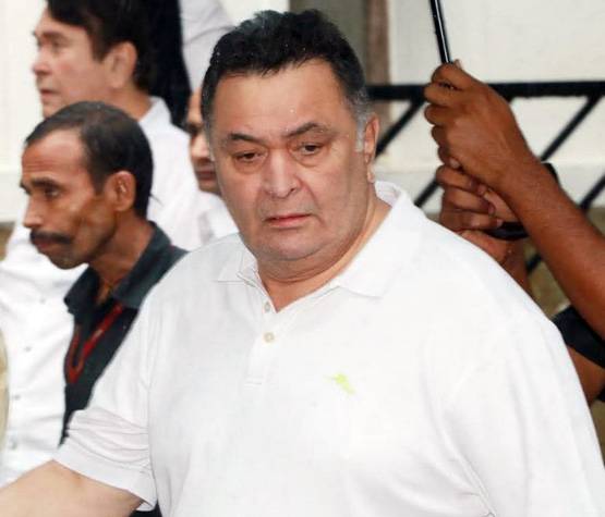 शशि कपूर के अंतिम संस्कार में पहुंचे सैफ, छाता लेकर दिखे रणबीर