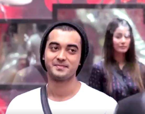 बिग बॉस के घर में अर्शी की तरह दिखा उनके पापा का अंदाज