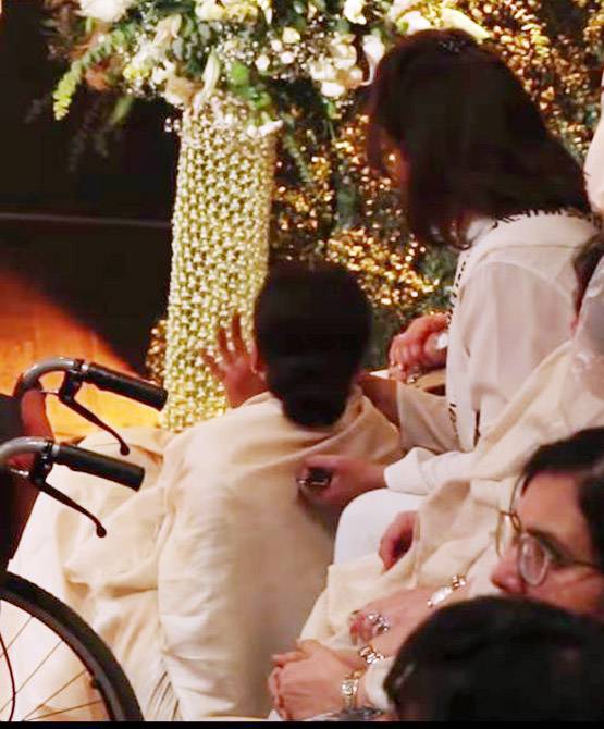 शशि कपूर के प्रेयर मीट में रोने लगी थीं रेखा, सामने आया वीडियो